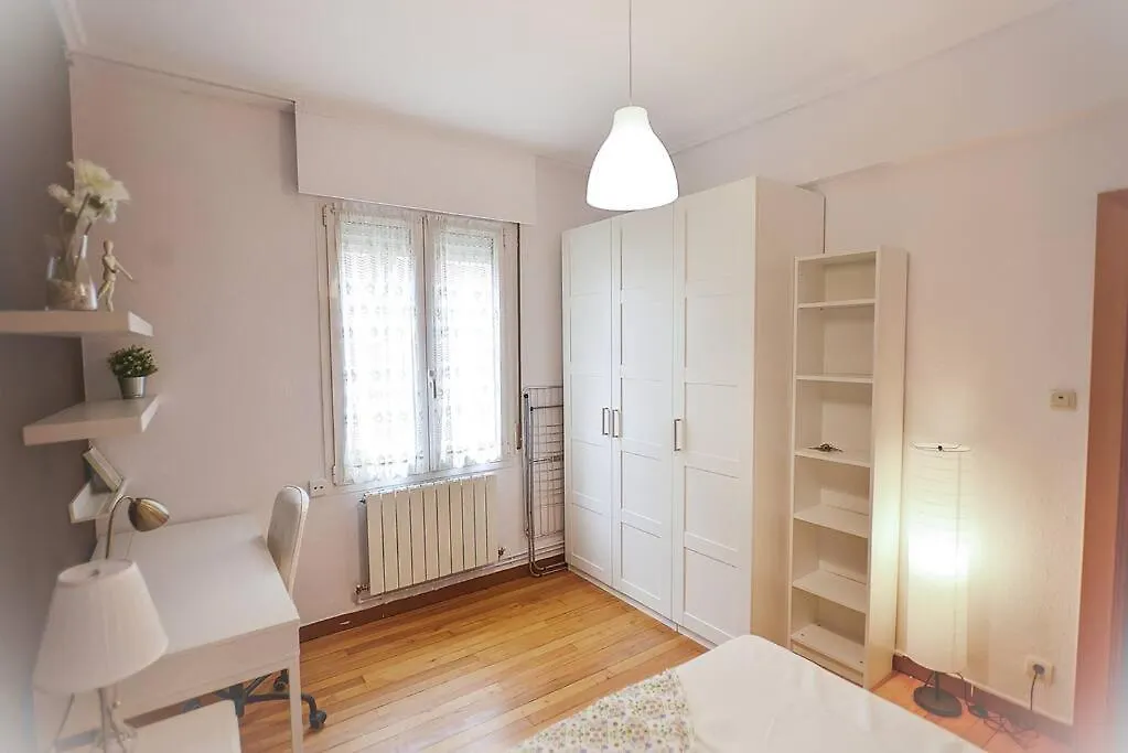 Apartamento En Zona Residencial Cerca Del Guggenheim Bilbao Apartman
